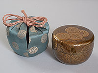 入山　白翁　Iriyama Hakuo／『菊蒔絵平棗』　a tea container